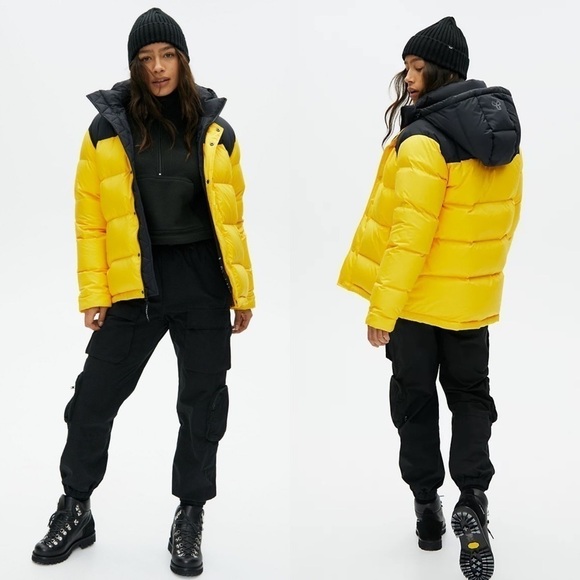 Aritzia Jacket The Super Puff Goose Down Warm Winter Hood Black Yellow XS GUC - Picture 12 of 12